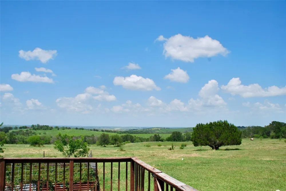 2725 Old Lehmann Road Kingsbury, TX 78638